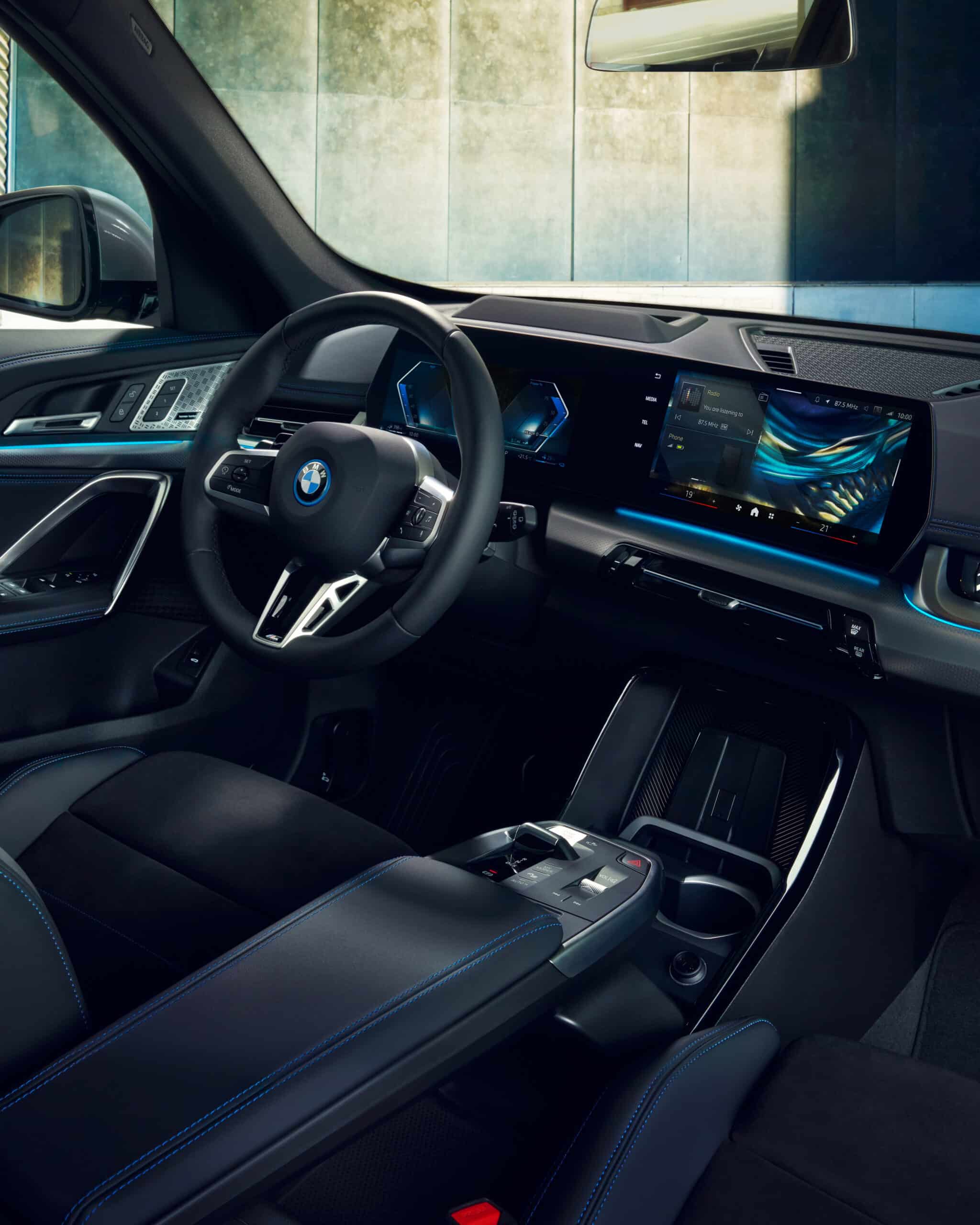 BMW X1 Innenraum Fokus auf das Curved Display