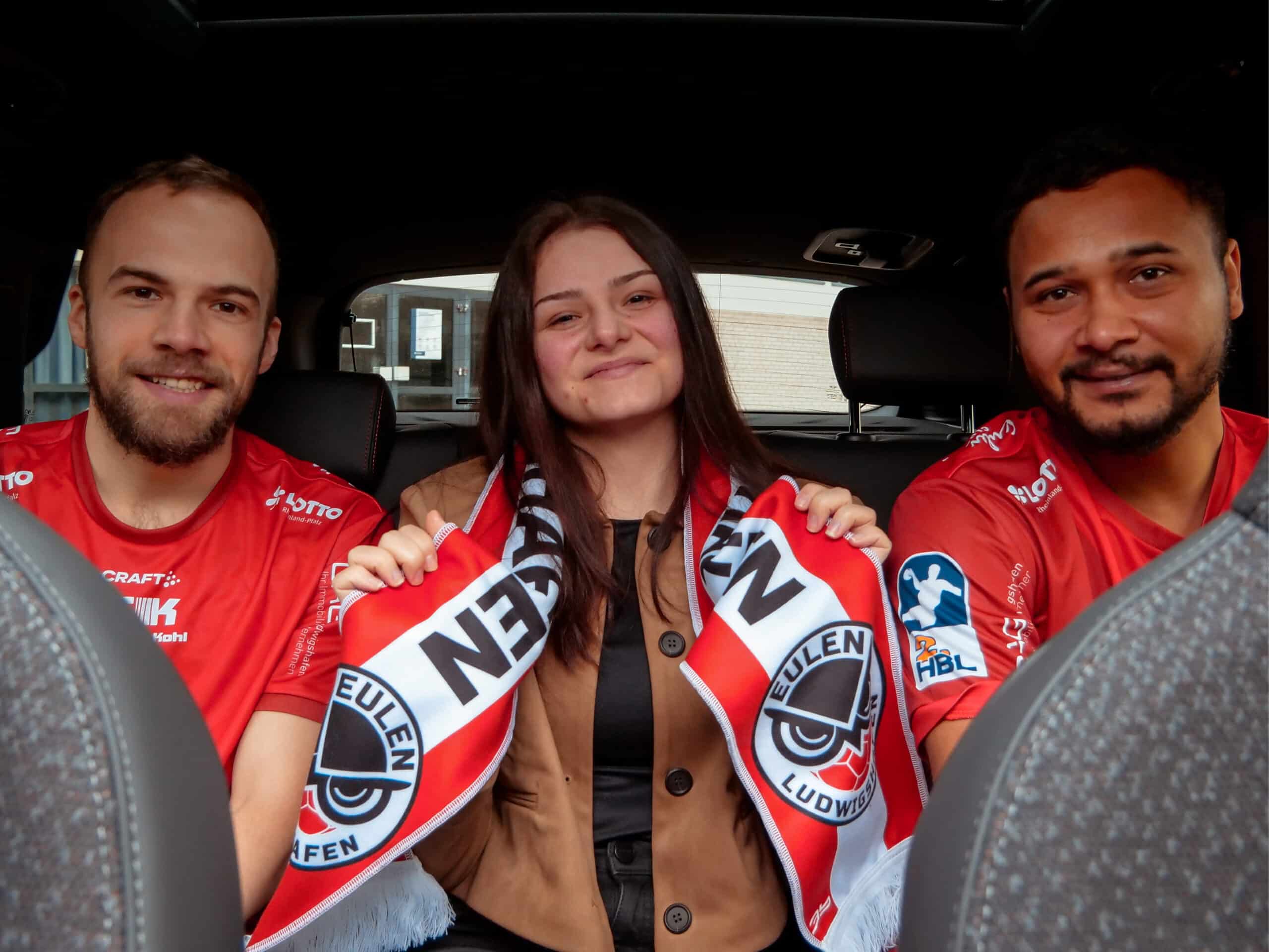 Probefahrt im MINI mit Spielern der EULEN Ludwigshafen und Gewinnerin des VIP Gewinnspiels