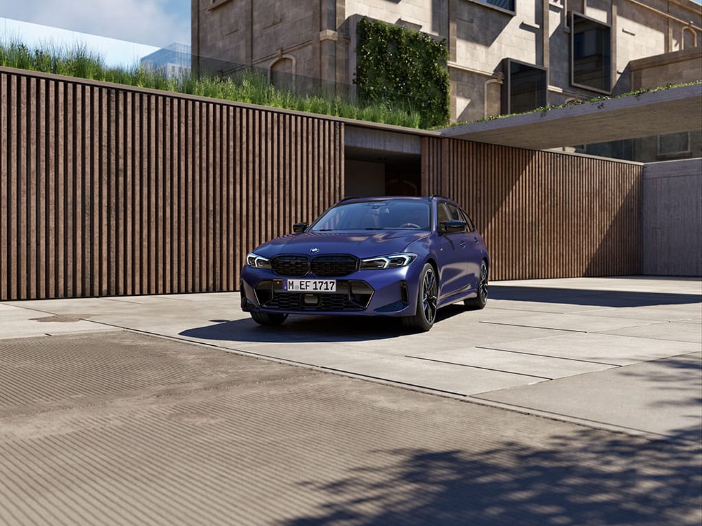BMW 3er Tooring Frontseite parkend