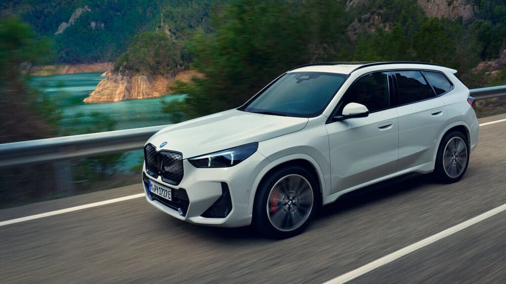 BMW iX1 auf der Straße