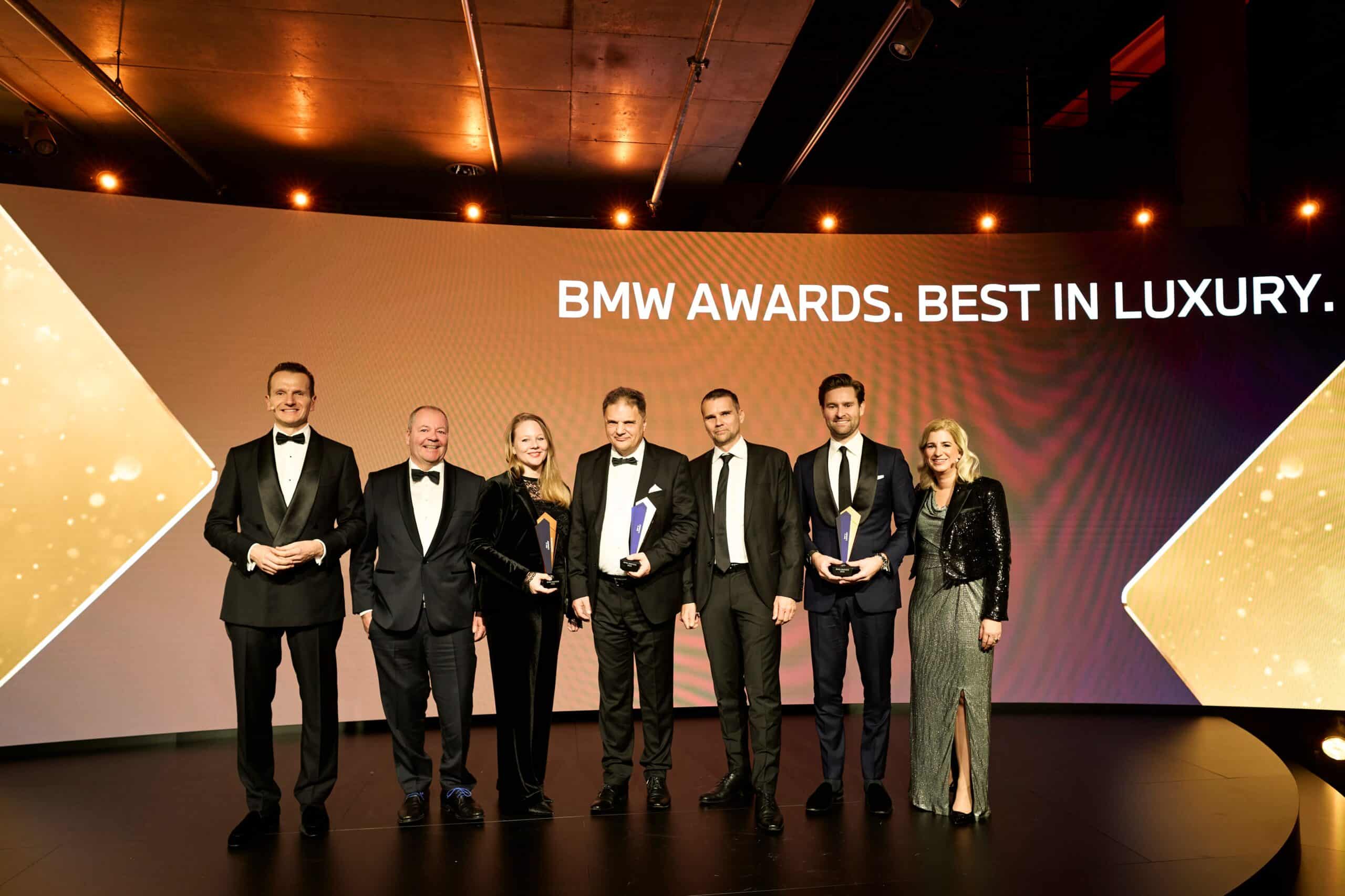 BMW Awards Preisverleihung mit Preisträgern auf Bühne und Auszeichnung im Bereich Luxury
