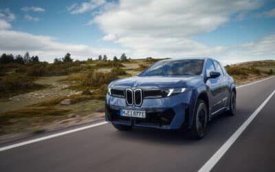BMW iX3 neue Klasse vollelektrisches SUV auf Landstraße