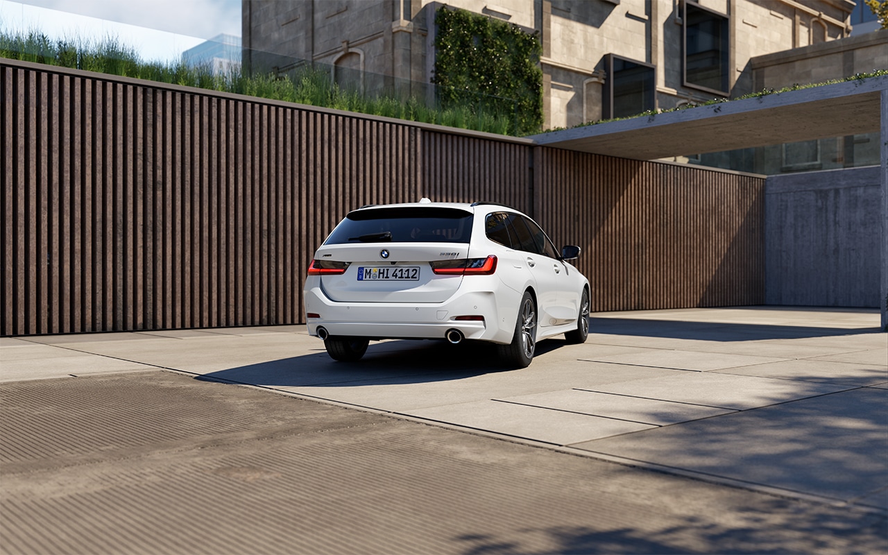 BMW 3er Touring Rückseite parkend